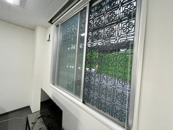 【スペース内の窓は開閉可能です】 - 【閉店】TIME SHARING 渋谷宇田川 1Aの室内の写真