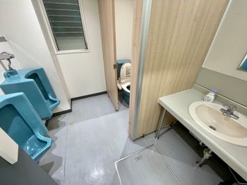 【1階男性トイレ（小×2、個室×1）】 - 【閉店】TIME SHARING 渋谷宇田川 1Aの設備の写真