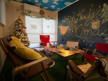 イベントに合わせた利用がOK - OK-space おうちでキャンプ幟町公園前の室内の写真