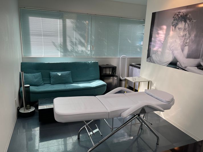 薬院大通り駅徒歩3分　まるまる2Fワンフロアプライベートスペース - Private art gallery