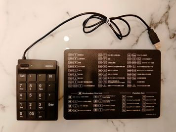 テンキー＆マウスパッド - パーティ・誕生日会【コンビニ0分】オオノビル305「ロココ川口」 ハロウィン🎃2面採光✨ママ会👶優しい日差し💗癒し系スペースの室内の写真