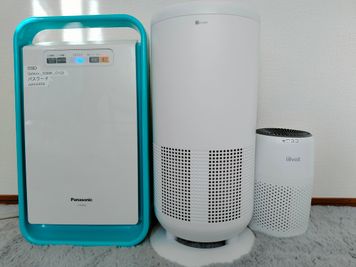 空気清浄器
※3機ご用意しました - パーティ・誕生日会【コンビニ0分】オオノビル305「ロココ川口」 ハロウィン🎃2面採光✨ママ会👶優しい日差し💗癒し系スペースの室内の写真