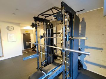 ハーフラック
スミスマシン
ケーブルクロス(両サイドMAX120㎏) - LoveGym24難波心斎橋 レンタルジム/シェアジム/ プライベートジム/個室ジム/ダンスの設備の写真