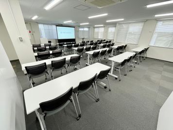 【中規模で使いやすいレイアウトの会議室です】 - 【閉店】TIME SHARING 渋谷宇田川 3Aの室内の写真