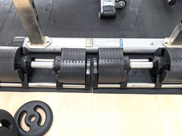 【可変式ダンベル（NUOBELL）】
2kg～32kgまで2kg刻みで重量変更可能です。 - ファインジム薬院店 【薬院レンタルジム】ファインジム　Bルームの設備の写真