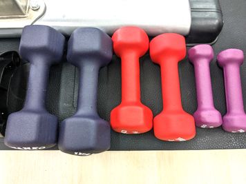 【IVANKO製ダンベル】
1kg×2、3kg×2、5kg×2 - ファインジム薬院店 【薬院レンタルジム】ファインジム　Bルームの設備の写真