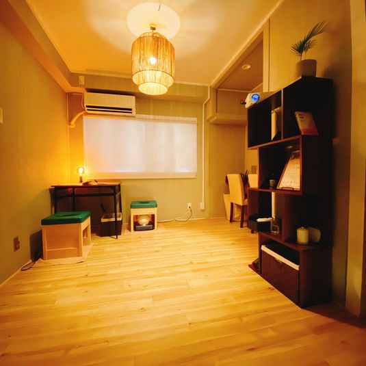 カフェ風のインテリアよもぎ蒸しサロンを貸します！ - Han