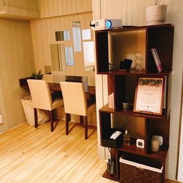 Han カフェ風のインテリアよもぎ蒸しサロンを貸します！の室内の写真