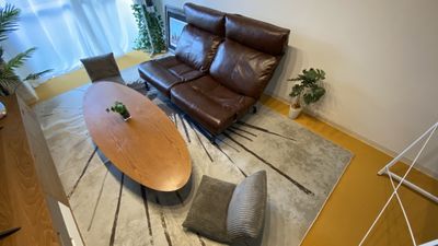 座椅子、ソファ、ハイバック座椅子はどの椅子もリクライニングできます - ニューライフ新宿 Kanvas Room 新宿三丁目店の室内の写真