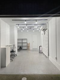 汎用性の高いシンプルな空間🌟
無料wi-fi・エアコン・トイレも完備♪ - バファースペース 大島駅前の室内の写真