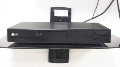 DVDデッキ設置。大型画面で様々な映像をお楽しみ頂けます。 - トラストワンビル22 コスモスレンタルスペースの室内の写真