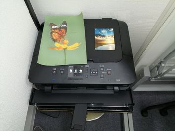 印刷無料（Ｌ判光沢紙・A4普通紙） - トラストワンビル22 コスモスサービスレンタルスペースの室内の写真