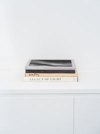 アート本３冊（2200円（税込）でリース可能） - Terminal 964  Studio & Galleryの設備の写真