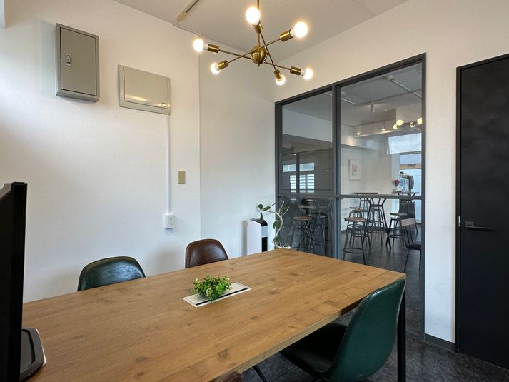 会議室（最大6名）コワーキングスペース「C.O.L」 - コワーキングスペース「C.O.L」会議室