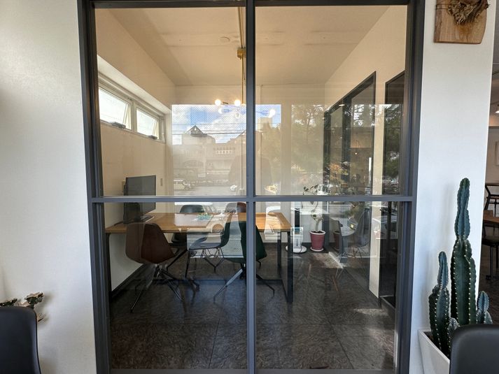 会議室（最大6名）コワーキングスペース「C.O.L」 - コワーキングスペース「C.O.L」会議室