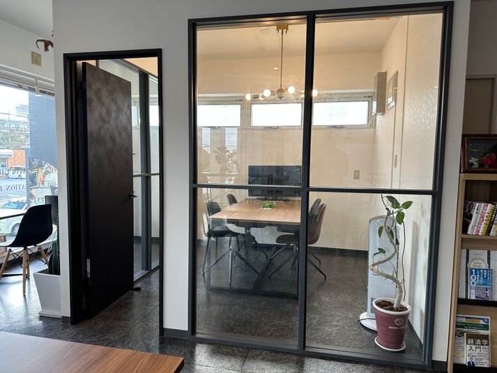 会議室（最大6名）コワーキングスペース「C.O.L」 - コワーキングスペース「C.O.L」会議室