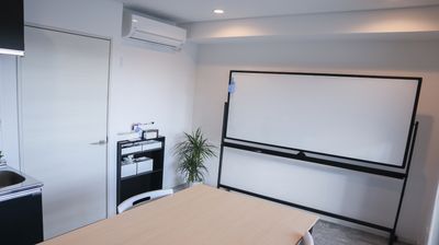 ホワイトボード、文房具類を完備 - GNワークスペース 宇都宮駅東 ＧＮワークスペース 宇都宮駅東の設備の写真