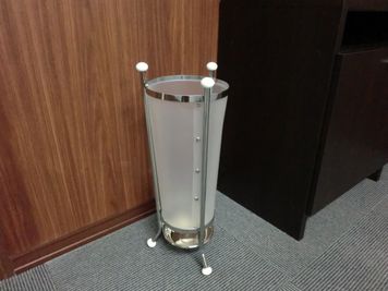 【PARM-CITY131貸会議室　Room5D】傘立て｜ - PARM-CITY131貸会議室 仙台｜PARM-CITY131貸会議室　Room5D｜最大8名の設備の写真