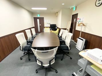 PARM-CITY131貸会議室 仙台｜PARM-CITY131貸会議室　Room5D｜最大8名の室内の写真