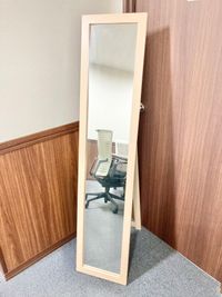【PARM-CITY131貸会議室　Room5D】姿見｜講師控室利用時の身だしなみチェックにも便利｜ - PARM-CITY131貸会議室 仙台｜PARM-CITY131貸会議室　Room5D｜最大8名の設備の写真