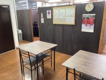 食事、会話スペース - ピットインヨコスカ ボックスシートNo.3（1日貸し）の室内の写真