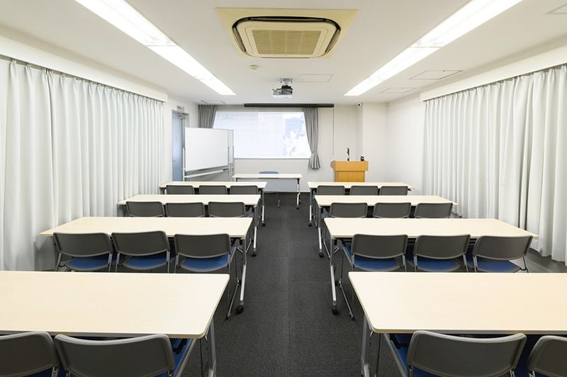 ワイム貸会議室神田　ご予約は00分～00分でお願いいたします Room 7Bの室内の写真