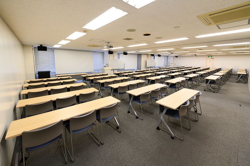 ワイム貸会議室新宿西口　ご予約は00分～00分でお願いいたします Room A+Bの室内の写真