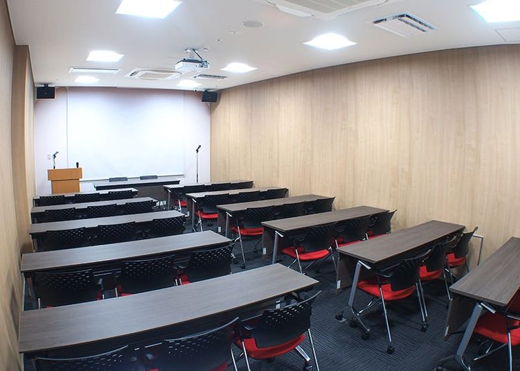 Room C - ワイム貸会議室赤坂スターゲートプラザ　ご予約は00分～00分です