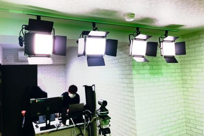 LED照明４灯も常設 - 配信スタジオK 配信スタジオK　1studioの設備の写真