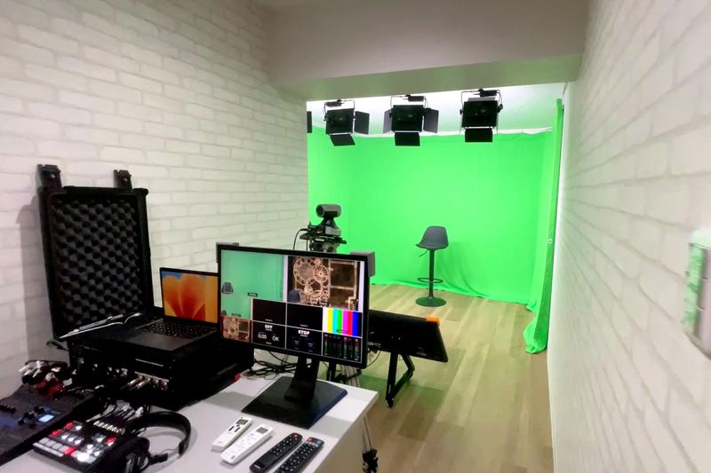 グリーンバックのクロマキー撮影にも対応 - 配信スタジオK 配信スタジオK　1studioの室内の写真