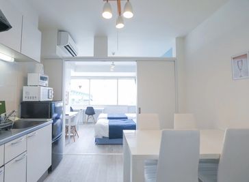 <リアリティ博多Ⅱ701> 白を基調とした開放感のある明るい客室。WiFi・テレビ・冷蔵庫・調理器具・食器類完備！ - リアリティ博多Ⅱ		