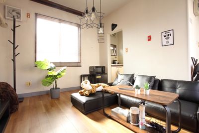 日中の様子。日当たりがよく、夜とは違う雰囲気です。 - みんなの秘密基地『レイズ（Rays）』 大宮レンタルスペース『レイズ（Rays）』の室内の写真