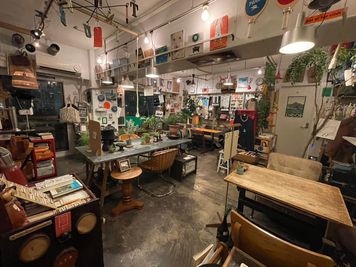 入口から見たお部屋 - カフェ　Under the Mat（アンダーザマット） 撮影に最適　カフェスペース　各種サービス・設備ありの室内の写真