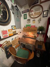 家具の配置は変えられるのでご相談ください - カフェ　Under the Mat（アンダーザマット） 撮影に最適　カフェスペース　各種サービス・設備ありの室内の写真