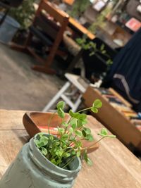 インテリアはしまっても大丈夫なので、棚を使ってディスプレイできます（展示会、個展などで使用）。 - カフェ　Under the Mat（アンダーザマット） 撮影に最適　カフェスペース　各種サービス・設備ありの室内の写真