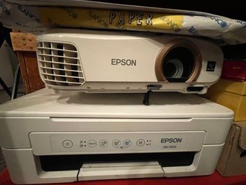 プロジェクター - カフェ　Under the Mat（アンダーザマット） 撮影に最適　カフェスペース　各種サービス・設備ありの室内の写真