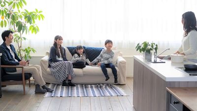 ナチュラルウッディな家具を配したお部屋をお一組様貸し切りでご利用いただけます - Aスタジオ 大町 Aスタジオ 大町｜東北最大級！駅近！家具付レンタルハウススペースの室内の写真