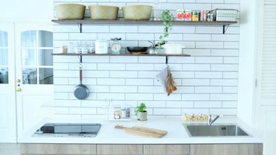 キッチンロケーションはIHコンロで簡単な調理が可能です - A-std Omachi Private Living 東北最大級の100㎡！家具付きレンタルハウススペース＆スタジオの室内の写真