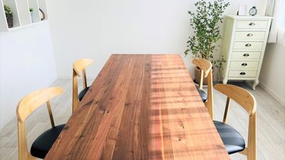 4人でゆったり座れるダイニングセット - Aスタジオ 大町 Aスタジオ 大町｜東北最大級！駅近！家具付レンタルハウススペースの室内の写真