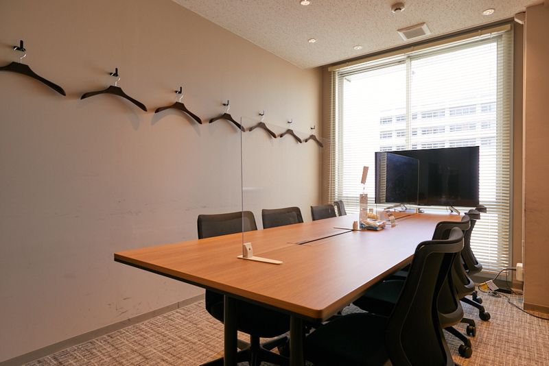 H¹T虎ノ門（サテライト型シェアオフィス） 会議室 04(8名)の室内の写真