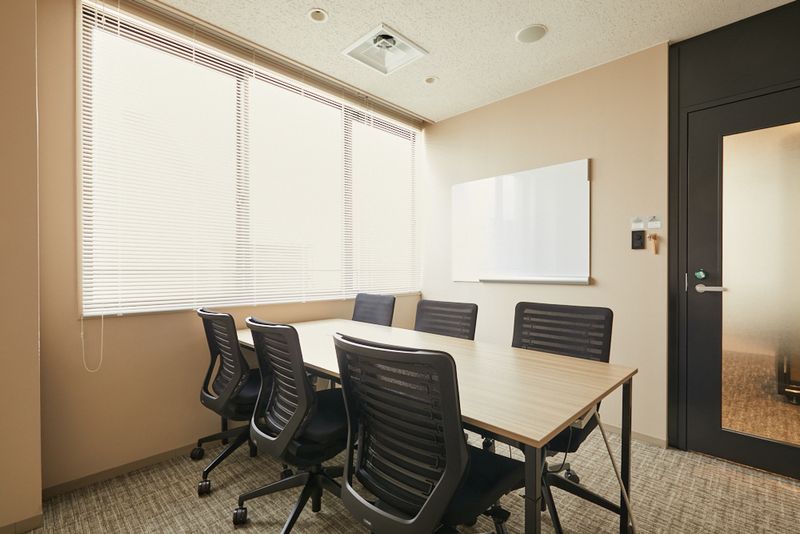 H¹T青葉台（サテライト型シェアオフィス） 会議室 05(6名)の室内の写真