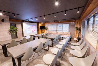 秋葉原Lounge 秋葉原駅4分/飲食可/懇親会/セミナー/イベント/35名着席可の室内の写真