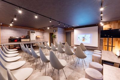 秋葉原Lounge 秋葉原駅4分/飲食可/懇親会/セミナー/イベント/35名着席可の室内の写真