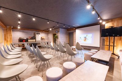 秋葉原Lounge 秋葉原駅4分/飲食可/懇親会/セミナー/イベント/35名着席可の室内の写真