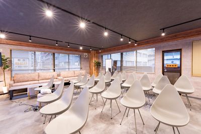 秋葉原Lounge 秋葉原駅4分/飲食可/懇親会/セミナー/イベント/35名着席可の室内の写真