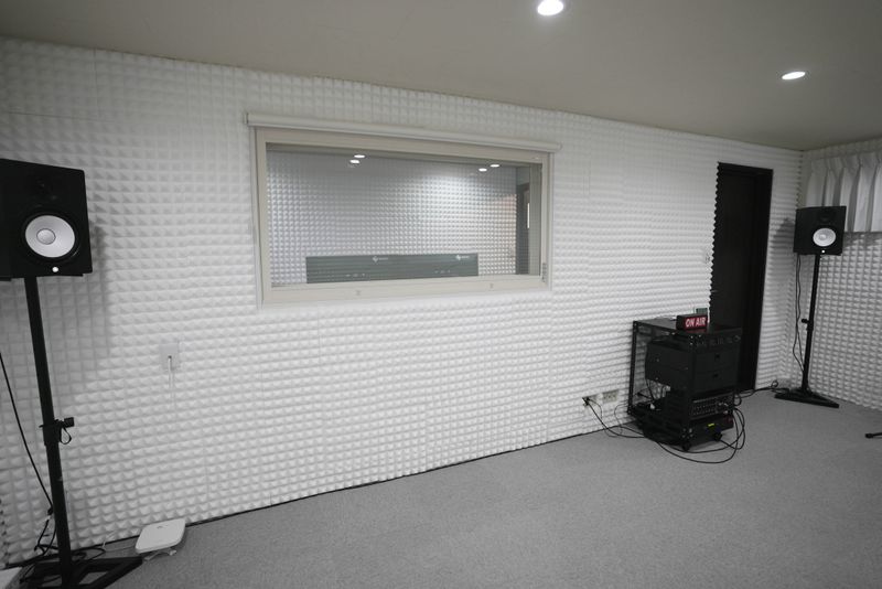 広くて綺麗なレコーディングルームです - Studio Zat レコーディングスタジオの室内の写真