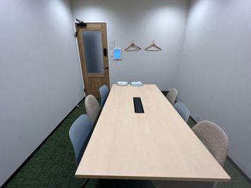 いいオフィス八千代緑が丘 【八千代緑が丘駅徒歩7分】6名会議室（201）の室内の写真