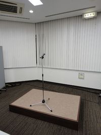 【PARM-CITY131貸会議室　多目的ホール】講演用マイクスタンドあり｜ - PARM-CITY131貸会議室 仙台｜PARM-CITY131貸会議室　多目的ホール｜最大75名の設備の写真