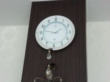 【PARM-CITY131貸会議室　多目的ホール】壁掛け時計｜ - PARM-CITY131貸会議室 仙台｜PARM-CITY131貸会議室　多目的ホール｜最大75名の設備の写真