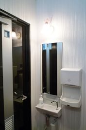 【PARM-CITY131貸会議室　多目的ホール】男子トイレ｜ - PARM-CITY131貸会議室 仙台｜PARM-CITY131貸会議室　多目的ホール｜最大75名のその他の写真